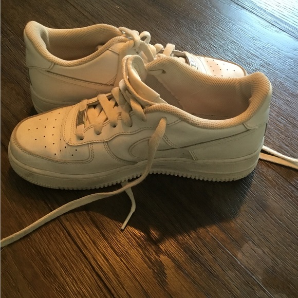 Nike Kids White Sneakers - Picture 1 of 6